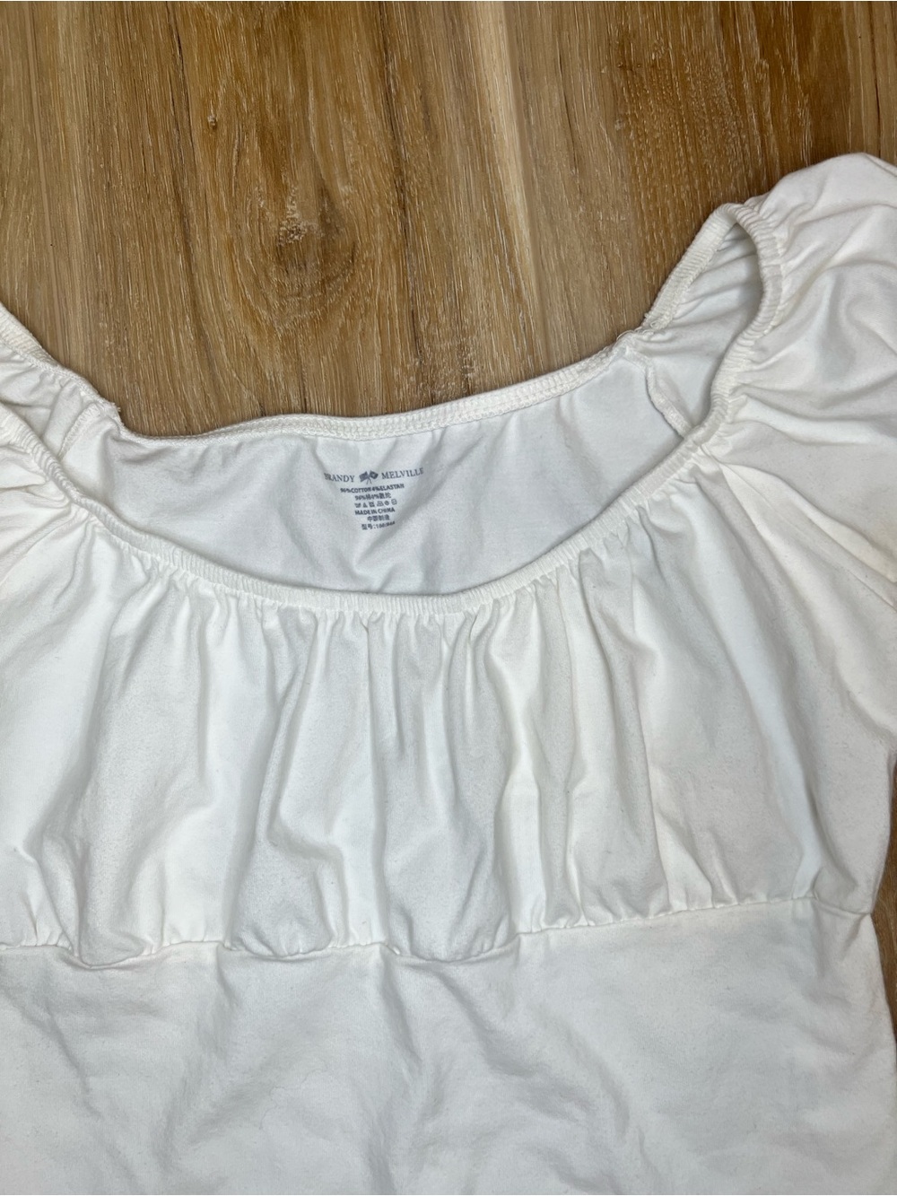 Brandy Melville White Women’s Puff Sleeve Scoop Neck Top - Picture 3 of 5
